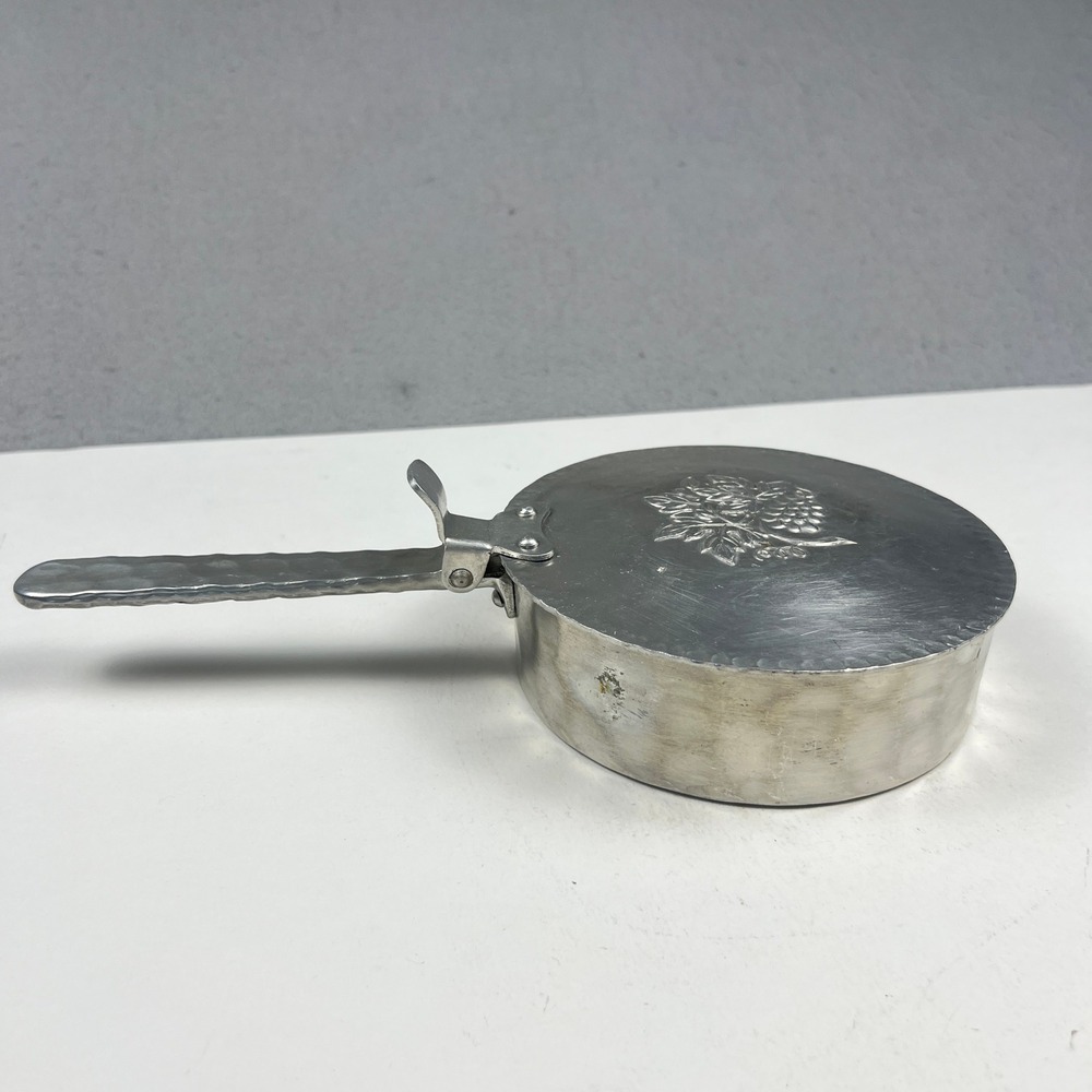Everlast Metal Silent Butler Crumb Catcher Silver Aluminum Grape Hand Forged 552